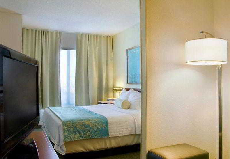Springhill Suites Indianapolis Кармел Номер фото